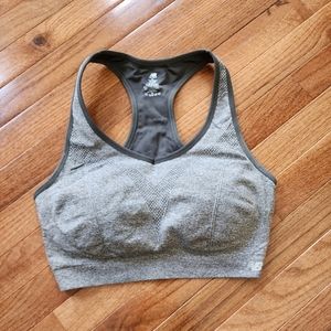 New Balance EUC Gray Racer Back Spors Bra Size XL With Removabe Pads